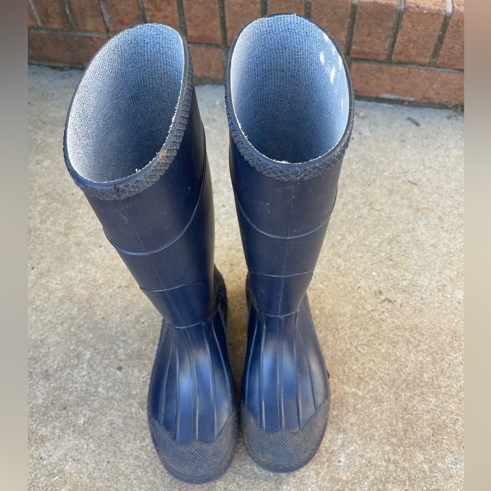 Servus muck/ rain boots. Navy color size 5